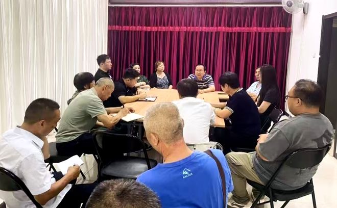 门口的“爆改”打造多彩龙腾苑六区社区凯发k8国际娱乐首选“六色助力”！家(图2)