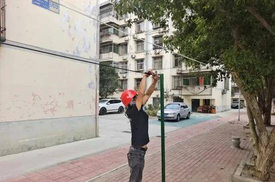 阳光家园’：广北老小区公益晾晒杆案例【讲好慈善故事】破‘晾晒困局’筑‘(图2)
