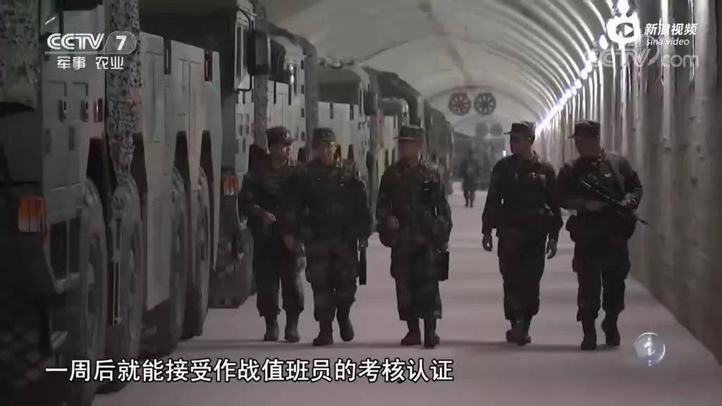 中国正试图将东风-41导弹搬上列车高铁拉着东风-41全国跑？外媒：(图2)