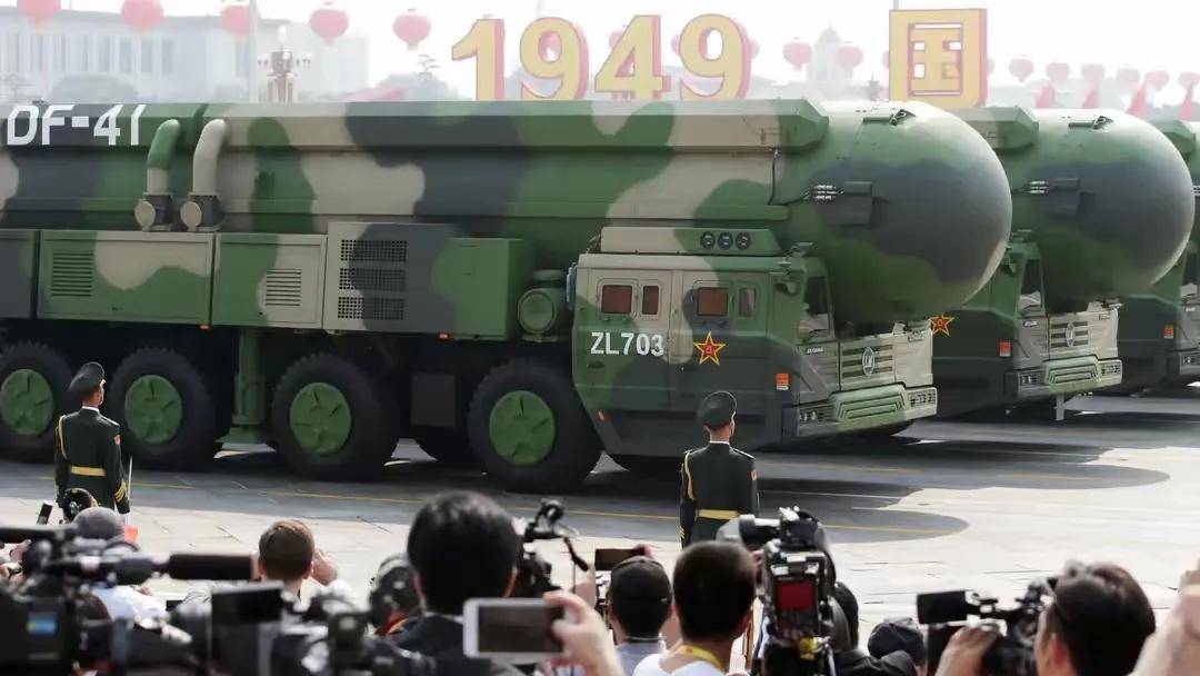 中国正试图将东风-41导弹搬上列车高铁拉着东风-41全国跑？外媒：(图15)