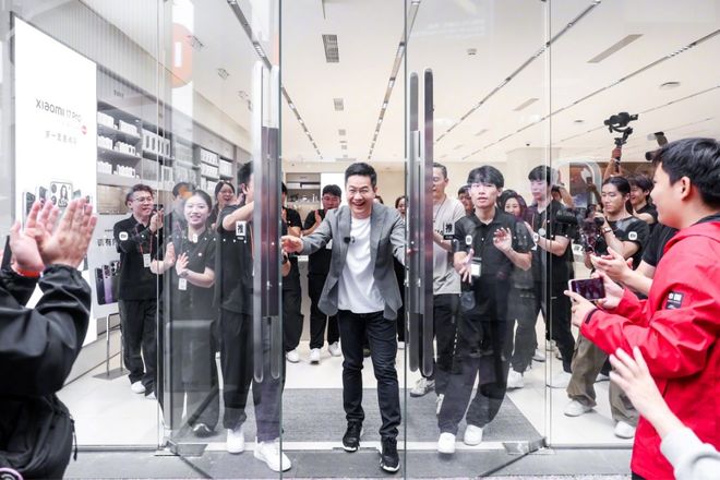 发机器人项目；国内发布「脑机接口标准」 极客早知道小米17开售5分钟破国产机销售纪录；Meta 研(图4)